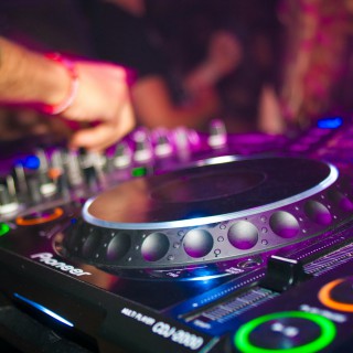 DJ
